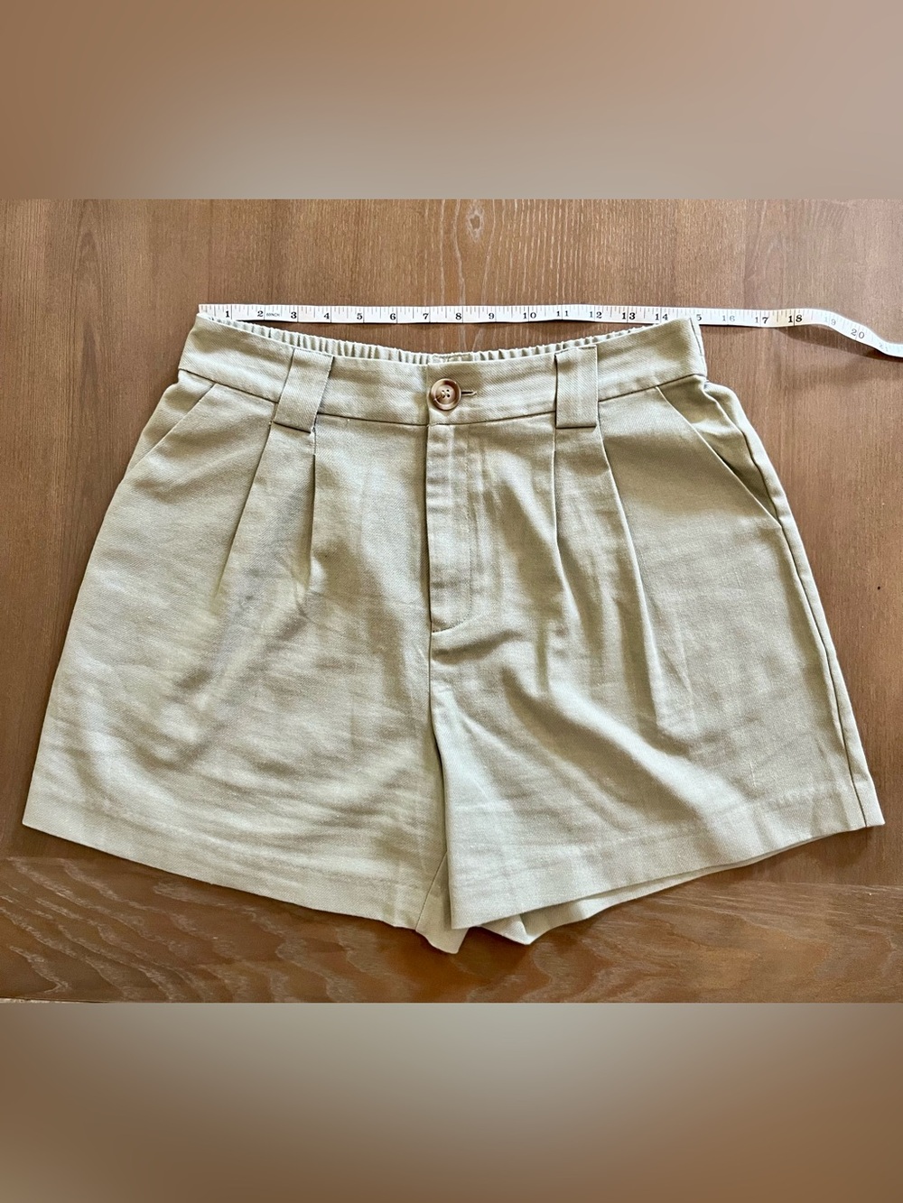 NWT Becool Light Sage Green Pleated Shorts - Women’s Size Large - Picture 5 of 8